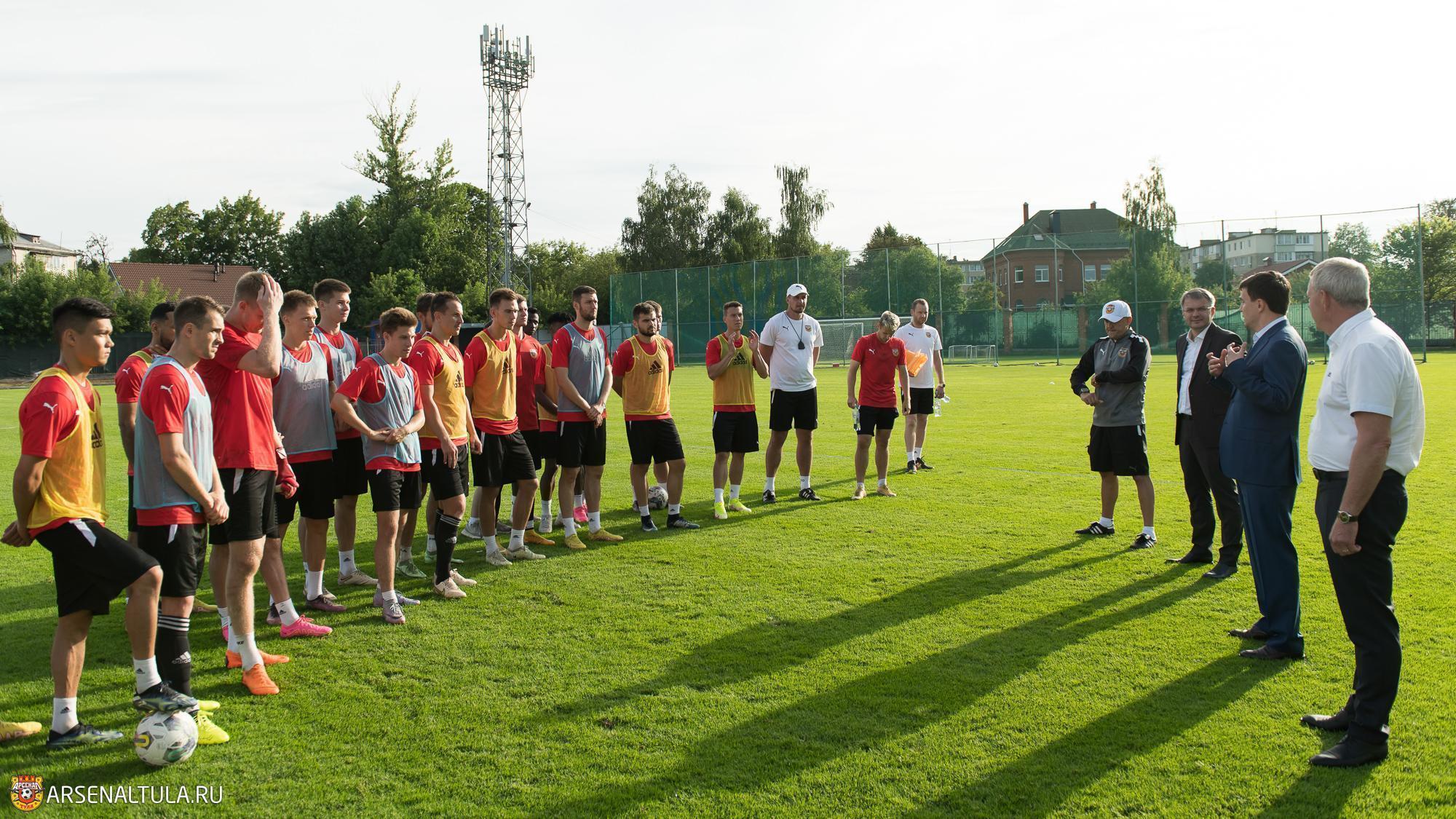 По поручению Губернатора Сергей Егоров встретился с командой футбольного клуба «Арсенал»