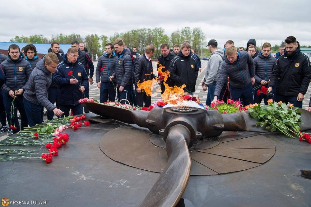 «Арсенал» посетил мемориал «Защитникам неба Отечества»